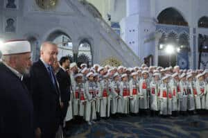 Cumhurbaşkanı Erdoğan, Çamlıca Camii'nde Hafızlık Eğitimini Tamamlayan Öğrencilere İcazet Belgesi Verdi