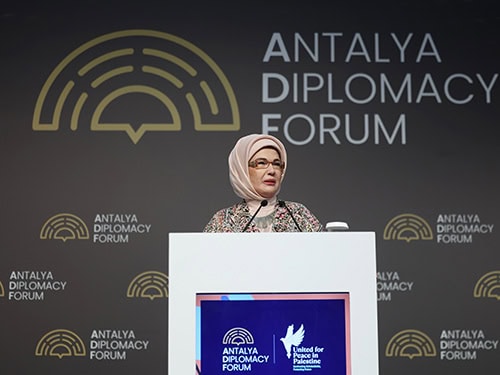 Emine Erdoğan, Antalya Diplomasi Forumu'nda Filistin Dayanışması Paneline Katıldı