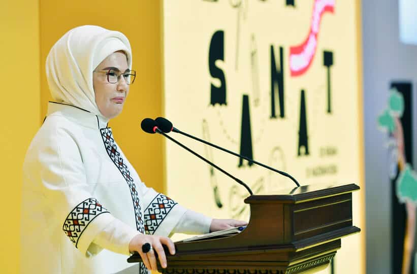 Emine Erdoğan, Rami Çocuk ve Sanat Bienali Açılışında Yerli Edebiyat ve Dijital Riskler Konusunda Uyarılarda Bulundu